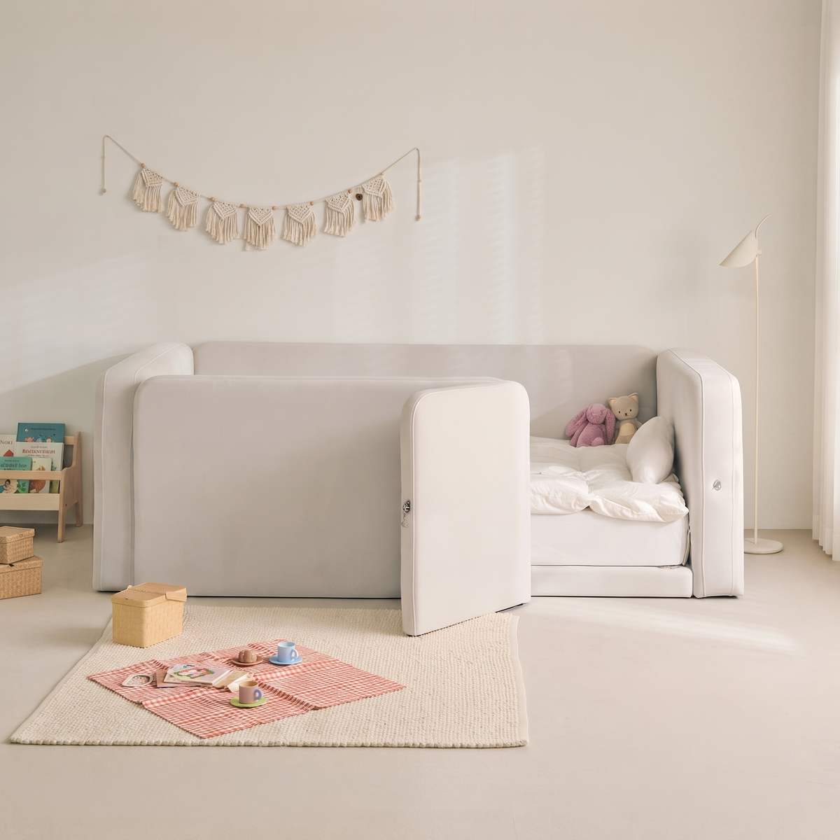 BEAN BED WITH DOOR